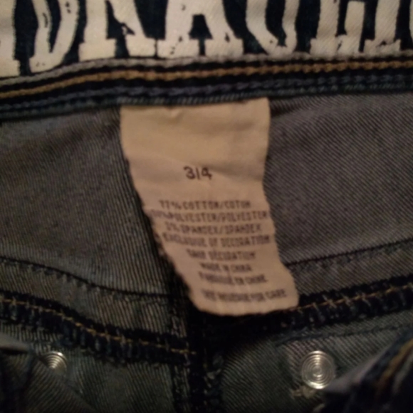 Body Central Women's Cuffed Denim Shorts NWOT - Picture 2 of 5